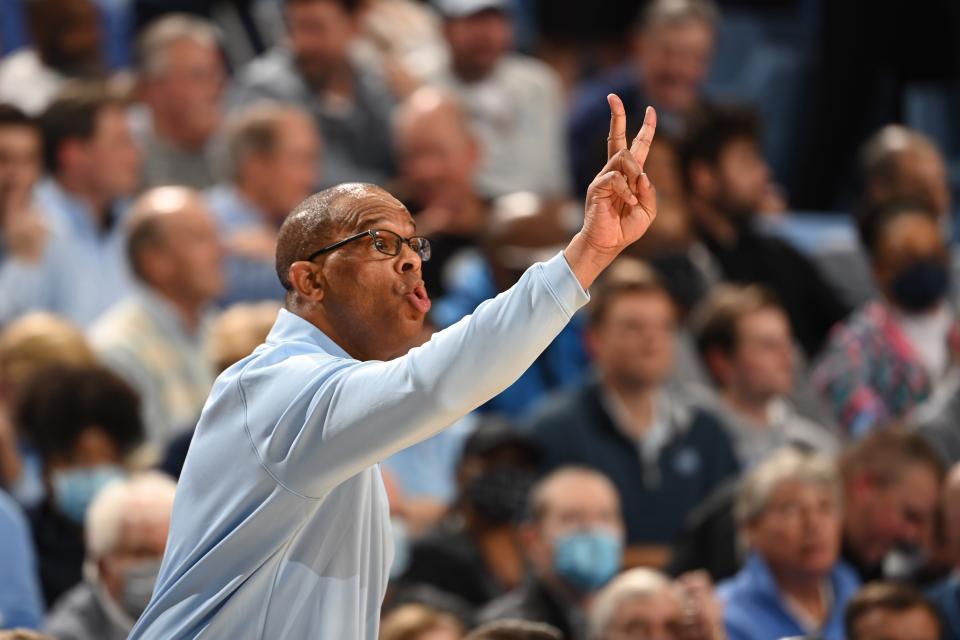 North Carolina coach Hubert Davis gives instructions against Michigan during the second half Wednesday night.