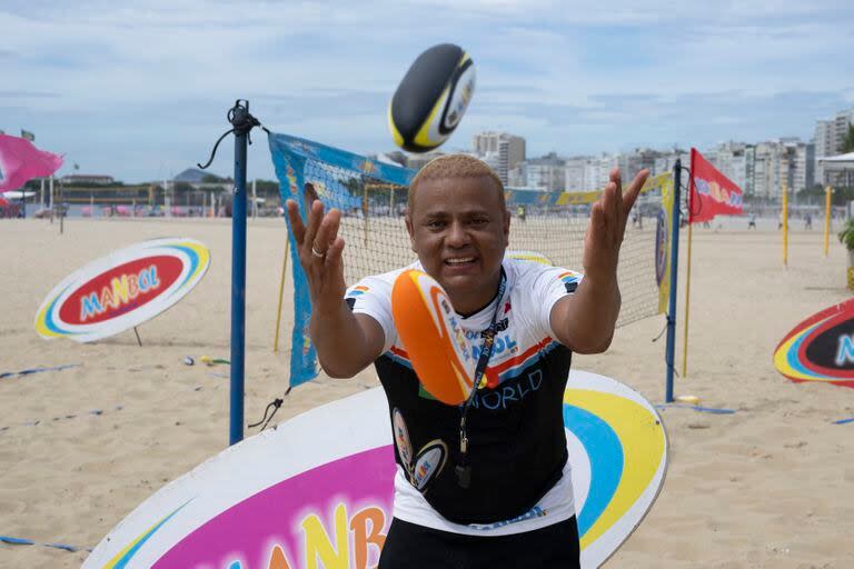 Rui Hildebrando, uno de los creadores de Manbol, posa en Copacabana