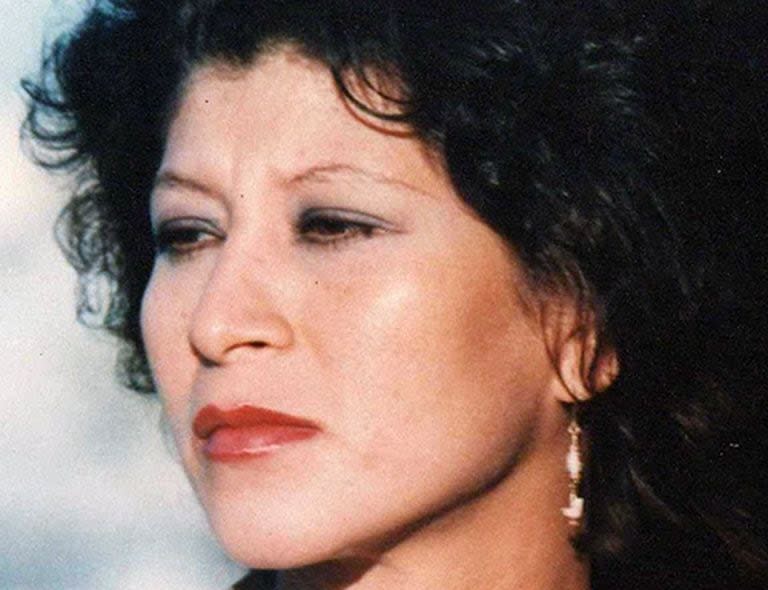 La actriz Isabel Quinteros nació en el Salvador y migró a la Argentina en 1975, donde conoció a Raúl Rizzo y tuvieron a sus hijas Camila y Anahí, quien falleció este viernes 12 de enero 