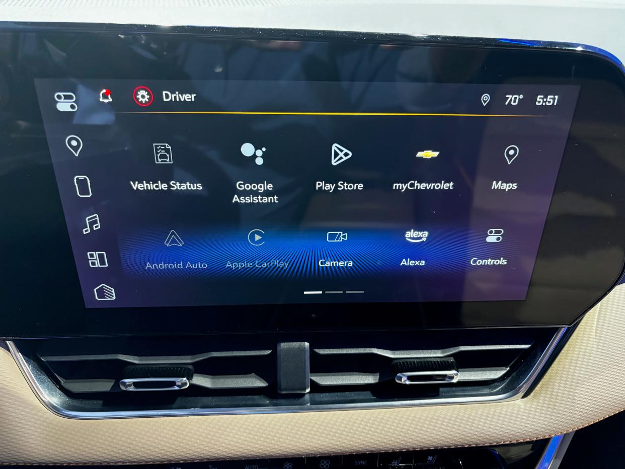 The 2025 Chevrolet Equinox's Google-based infotainmet system works with Apple CarPlay and Android Auto.