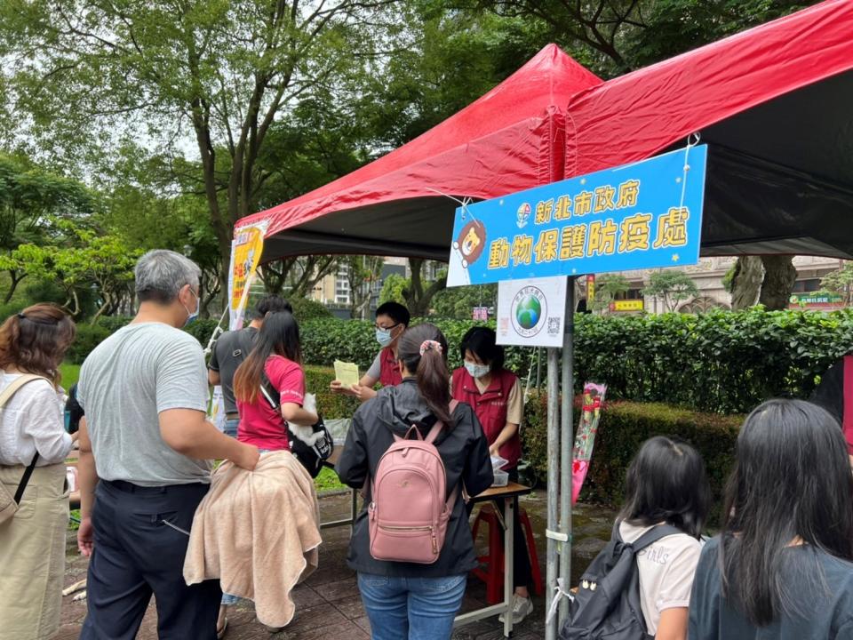 111年林口區狂犬病疫苗巡迴注射。   圖：新北市動保處提供