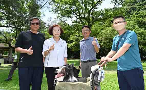 （觀傳媒宜蘭新聞）【記者陳俊傑/宜蘭報導】宜蘭縣政府今（20）日在宜蘭綠色博覽會現場舉辦「寵物日」活動，只要帶寵物一起入園1隻寵物可以抵1張門票免費，並可兌換萌寵造型限量口罩1只，限量600份。