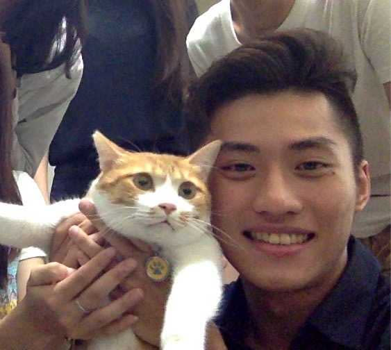 大學時姚冠宇曾與朋友們一起養了貓咪「Kirei」。（圖／姚冠宇提供）