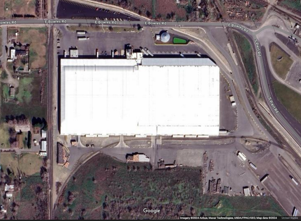 An aerial image taken before an April 22 fire destroyed the 525,000-square-foot Lineage cold storage plant in Finley.