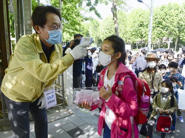 south korea coronavirus schools pandemic social distancing 