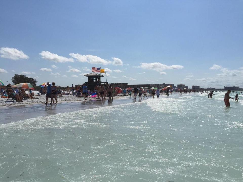 Siesta Beach, en Siesta Key, frente a Sarasota, fue nombrada una de las mejores playas de EEUU por Tripadvisor.