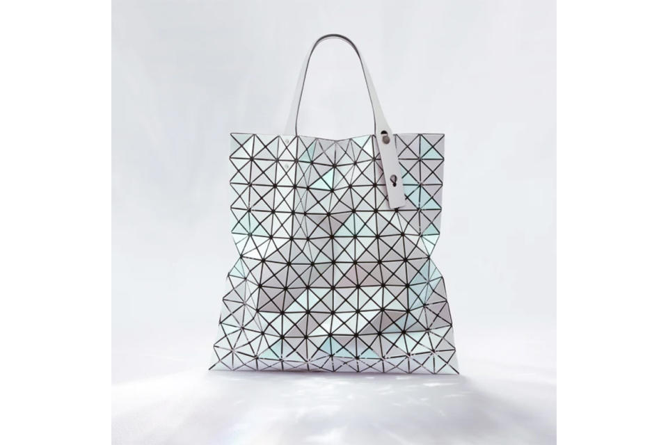 BAO BAO ISSEY MIYAKE 推出夢幻感滿滿的包包，還要是指定地區有售！