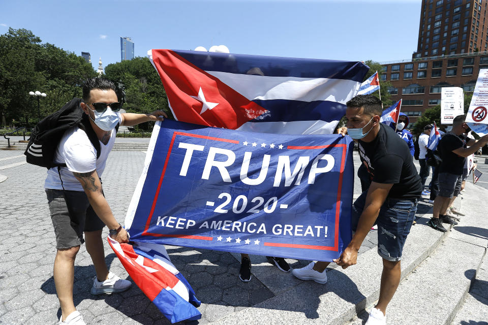 Cubanos simpatizantes de Trump durante una manifestación en Nueva York. (Photo by John Lamparski/NurPhoto via Getty Images)