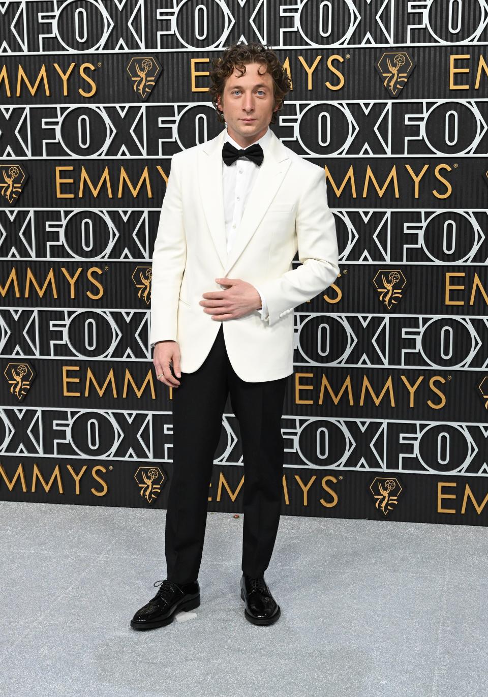 Jeremy Allen White in Giorgio Armani