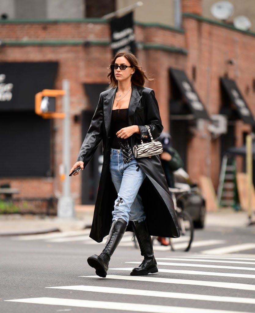<p>Rocking her combat boots once more, Shayk paired jeans with a Matrix-style leather coat and cute zebra bag for the school run. </p><p><a class="link " href="https://www.farfetch.com/uk/shopping/women/by-far-miranda-zebra-print-shoulder-bag-item-15594903.aspx" rel="nofollow noopener" target="_blank" data-ylk="slk:SHOP ZEBRA-PRINT BAG NOW">SHOP ZEBRA-PRINT BAG NOW</a></p>