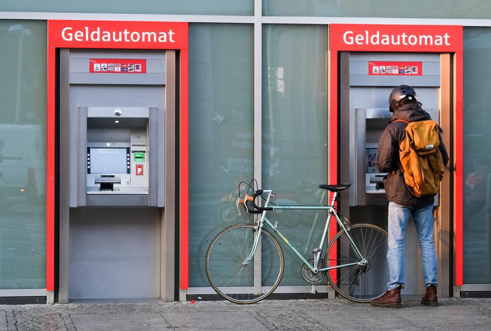 Die Dispo-Zinsen bei den Sparkassen sind deutlich höher als die Tagesgeld-Zinsen. - Copyright: picture alliance | Jens Kalaene