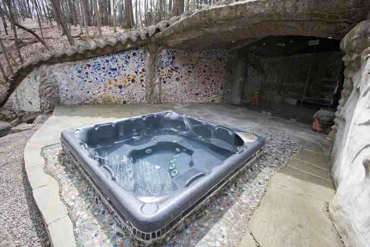 <p>Y para relajarse no hay nada como este impresionante jacuzzi.<br>Foto: Mushroom House </p>