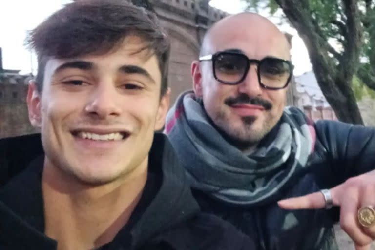 Abel Pintos tuvo un gesto conmovedor con un artista callejero (Foto: Instagram @agustiniturbideok)