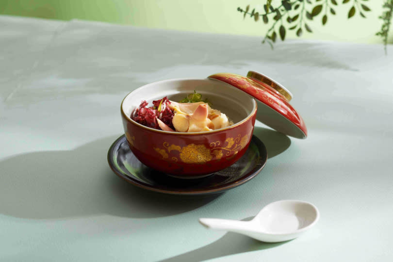 「北寄貝鮮藻湯」由北海道搶鮮直送，一口吃進北寄貝細嫩與鮮甜的海味。（圖／品牌提供）