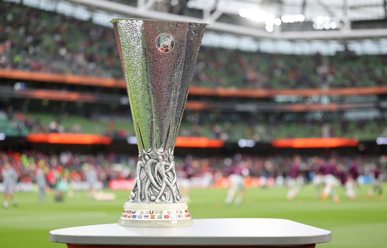 El trofeo de la Europa League, en el Dublin Arena