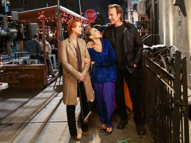 Cynthia Nixon (Miranda), Sarah Jessica Parker (Carrie) and John Corbett (Aidan) on location for 'And Just Like That' Season 2 in February.<p>Photo by Jose Perez/Bauer-Griffin/GC Images</p>