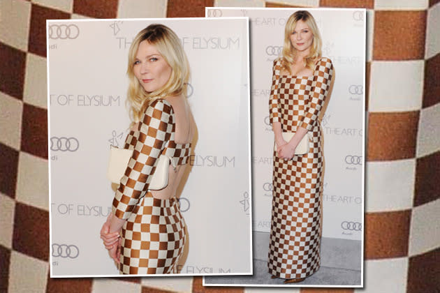 Für stylische Experimente ist auch Kirsten Dunst zu haben. Vorne bieder und hochgeschlossen, hinten offenherzig – so erschien die Mimin bei einer Gala in Los Angeles. (Bilder: Getty Images)