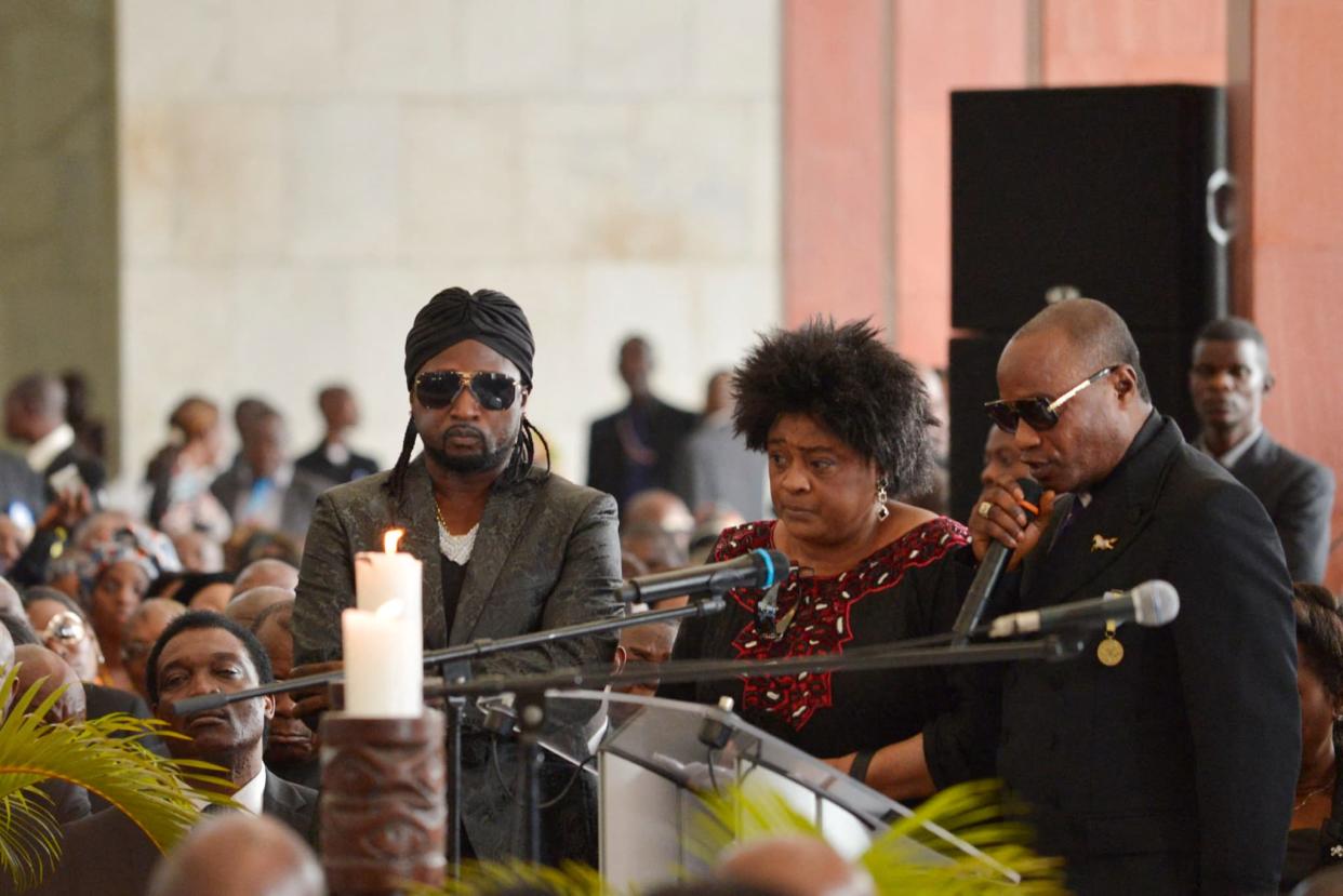 La chanteuse congolaise Tshala Muana en 2013, aux funérailles du chanteur Tabu Ley Rochereau. - Junior D. Kannah / AFP