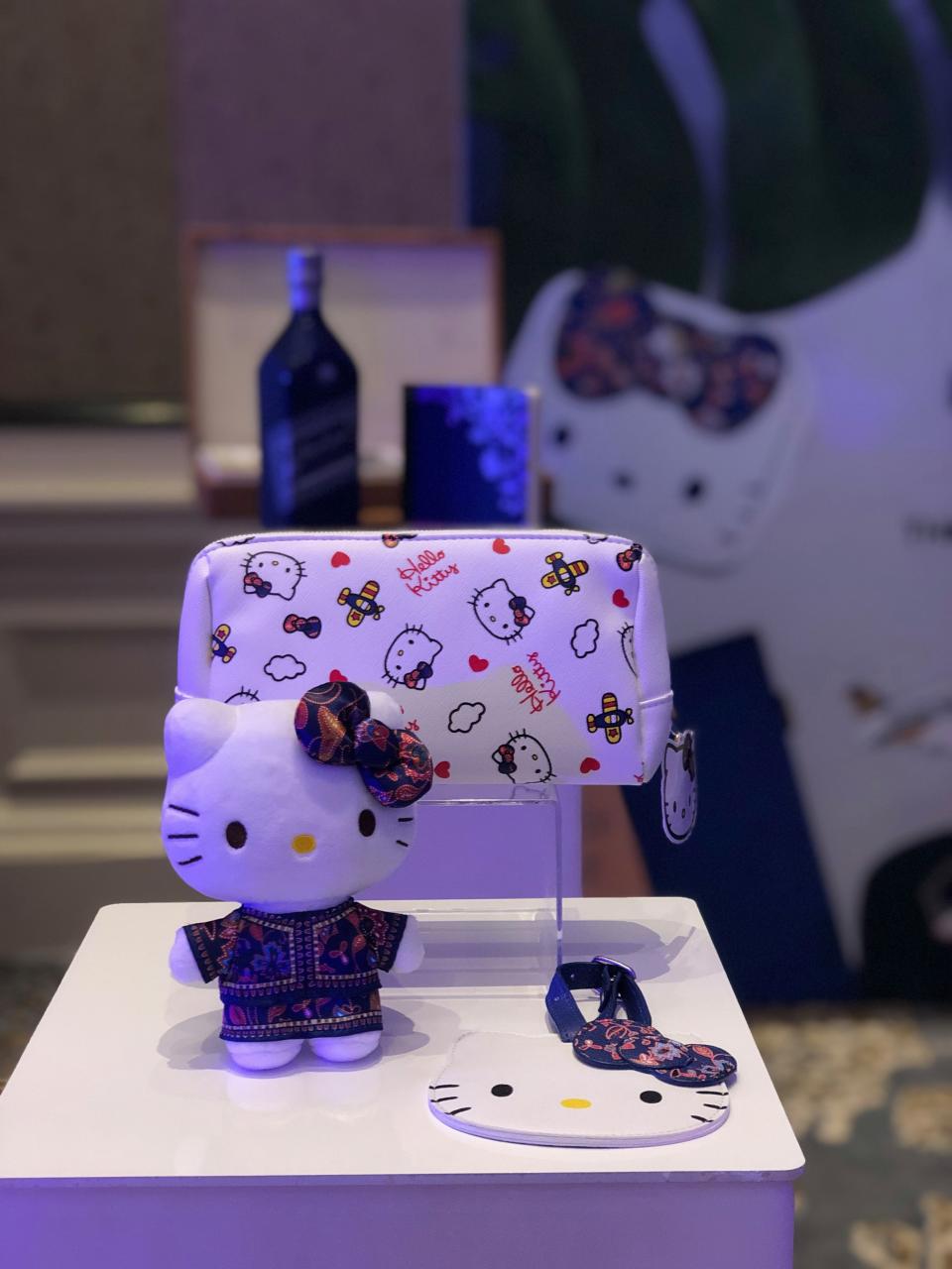 KrisShop Exclusive: SilkAir Hello Kitty (PHOTO: KrisShop.com) 