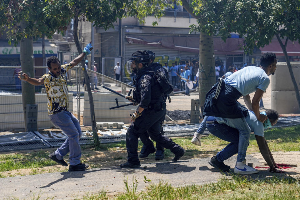 Eritrean protesters clash with Israeli riot police in Tel Aviv, Israel, Saturday, Sept. 2, 2023. Hundreds of Eritrean asylum seekers smashed shop windows and police cars in Tel Aviv on Saturday, clashing with police during a protest against an event to 30 years of independence, organized by the government of Eritrea. The Israeli police said more than 20 people were injured in the clashes, including a dozen police officers. (AP Photo/Ohad Zwigenberg)