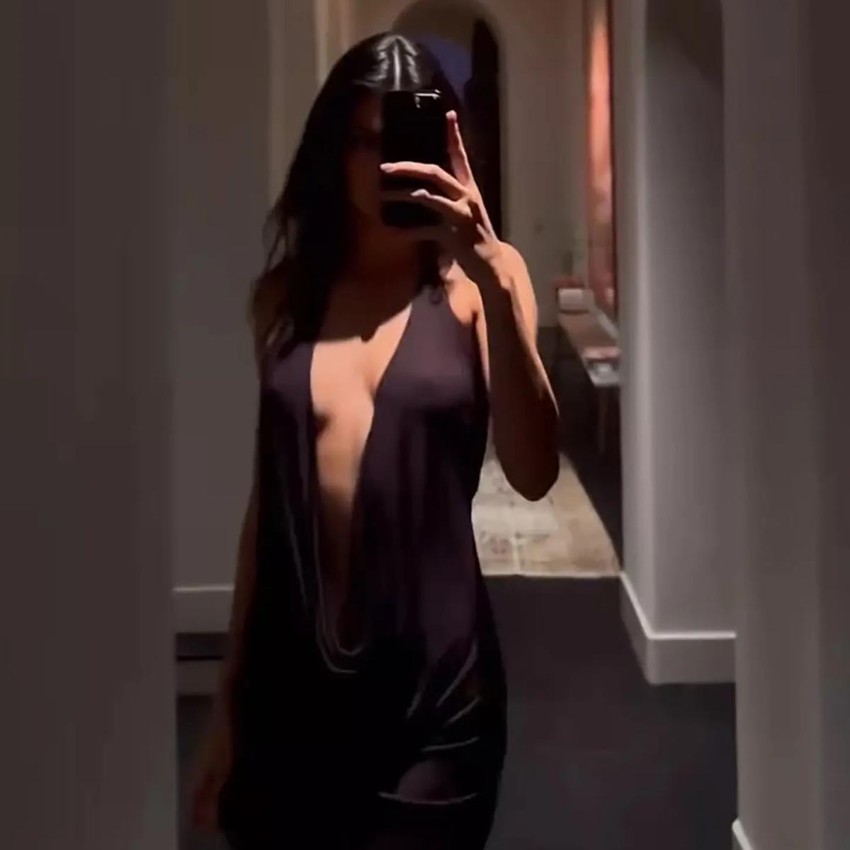 Kendall Jenner Stuns In A Jaw Dropping Vintage Donna Karan Dress That Plunges To Her Navel 