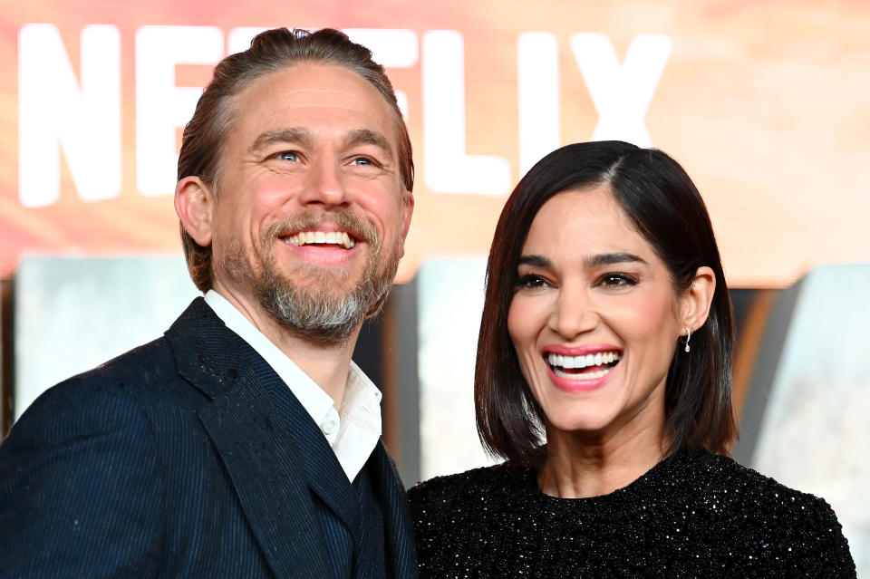 Charlie Hunnam vuelve a la acción junto a Sofia Boutella en 'Rebel Moon' de Netflix. (Foto de Joe Maher/Getty Images)