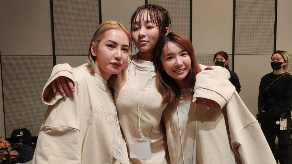 品牌設計師申子芹（左起）、林襄、張雅涵一同在東京工作。（圖／莉奈文創提供）
