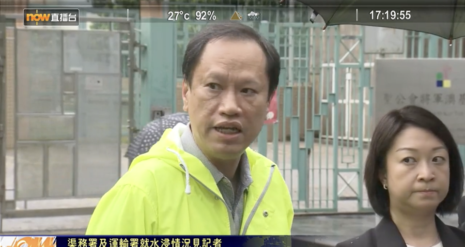 署理渠務署長徐仕基下午見傳媒，表示沒有統計今日（11 日）雨量屬多少年一遇。   （now 新聞台直播畫面）