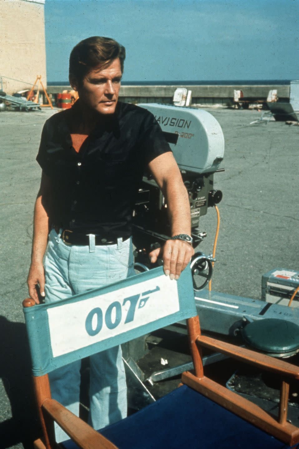 95 Incredible Behind-The-Scenes Photos That Take You Onto the Set of the James Bond Movies