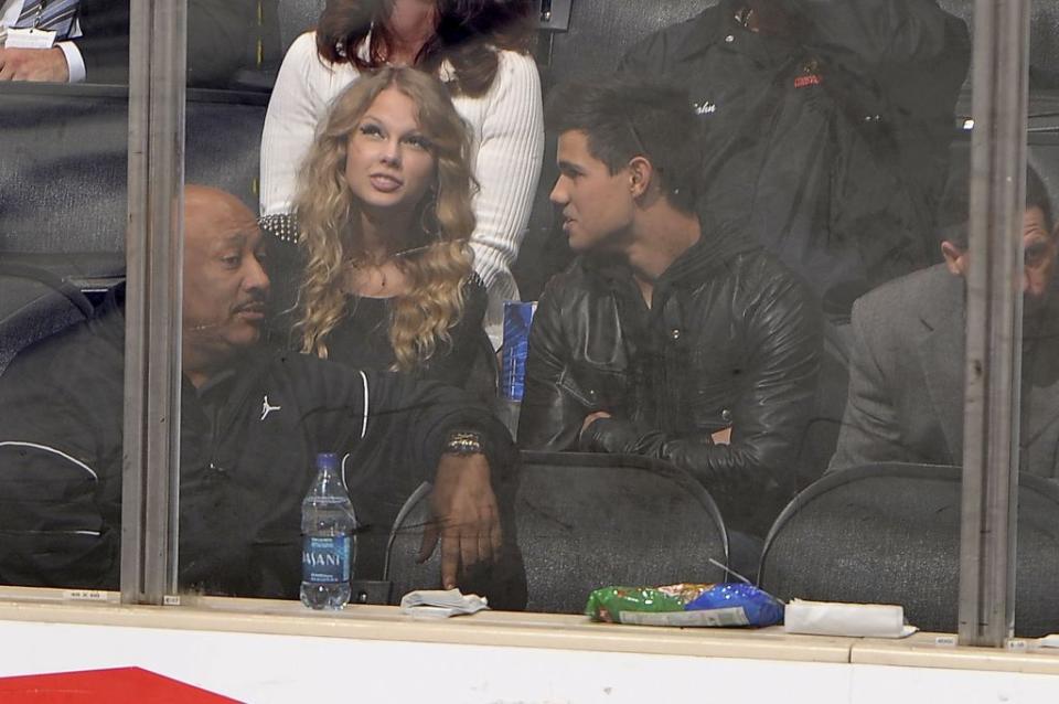 Taylor Swift and Taylor Lautner attend an NHL game between the Columbus Blue Jackets and the Los Angeles Kings on Oct. 25, 2009, at Staples Center in L.A. (Andrew D. Bernstein/NHLI via Getty Images)
