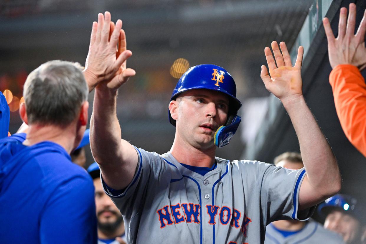 May 7, 2024; St. Louis, Missouri, USA; New York Mets first baseman Pete Alonso (20) is congratulated by teammates after hitting a two run double and scoring a run against the St. Louis Cardinals during the fifth inning at Busch Stadium. Mandatory Credit: Jeff Curry-USA TODAY Sports