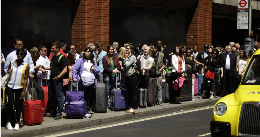 倫敦尤斯頓車站（Euston station）受熱浪影響導致鐵路停擺。（示意圖／達志／美聯社）