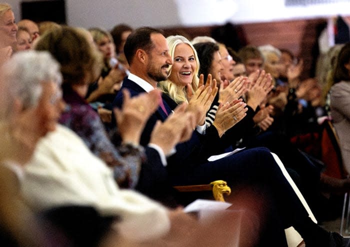 Haakon y Mette-Marit de Noruega disfrutan de la representación