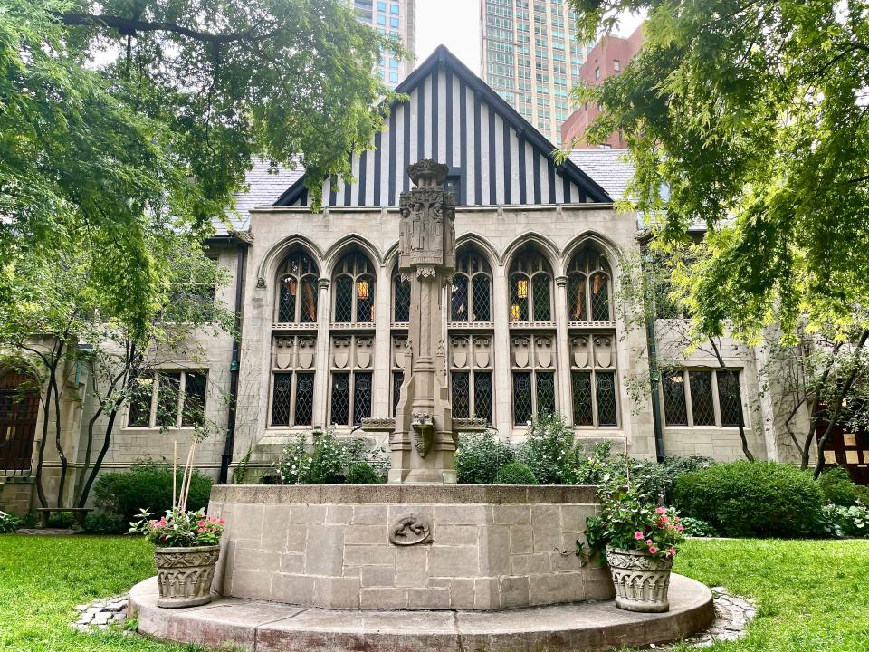 The Fourth Presbyterian Church of Chicago on Michigan Avenue is a small haven of tranquility.