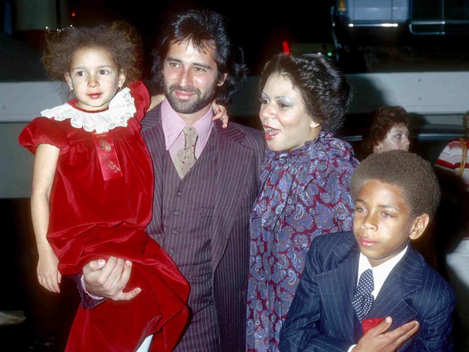 <p>Michael Ochs Archive/Getty</p> Minnie Riperton, her husband Richard Rudolph and children Maya Rudolph and Marc Rudolph