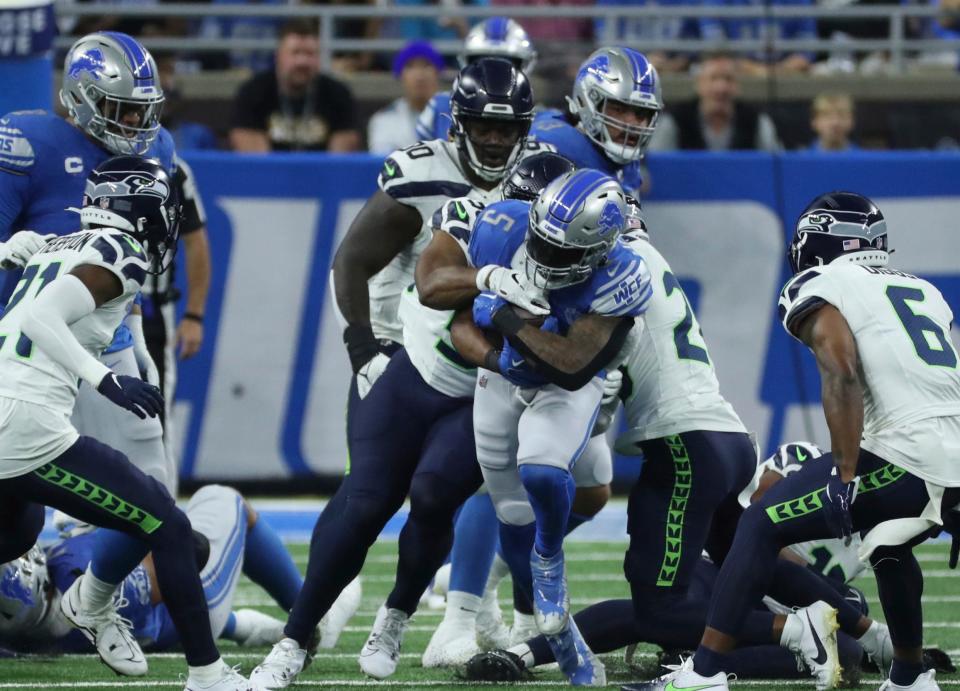 Detroit Lions running back David Montgomery runs against the Seattle Seahawks defense during the first half at Ford Field, Sunday, Sept. 17, 2023.