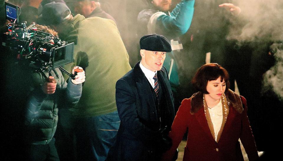 Am Set von “Peaky Blinders – Gangs of Birmingham” (Bild: ddp/INTERTOPICS/Empics/Eamon and Jam)