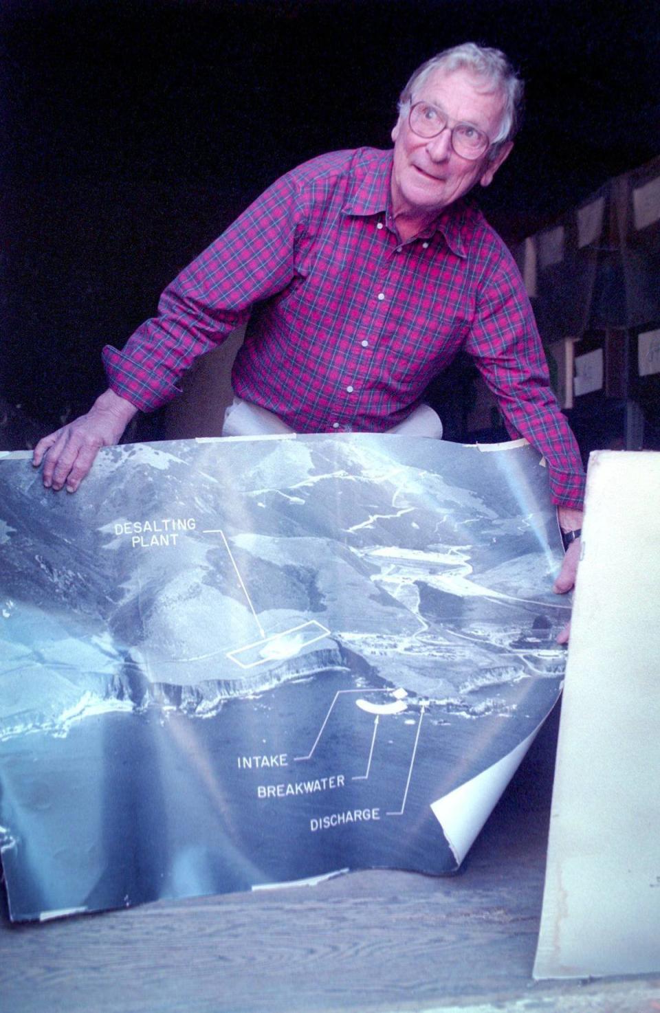 Harold Miossi shows a photograph used in 1960 hearings on a desalination project proposal in a Nov. 4, 1993, interview.