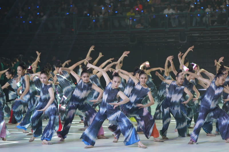 113全中運開幕  中正高中舞蹈班演出 113全中運在台北，20日下午在台北小巨蛋盛大舉行 開幕典禮，中正高中舞蹈班學生帶來精彩開場演出。 中央社記者徐肇昌攝  113年4月20日 