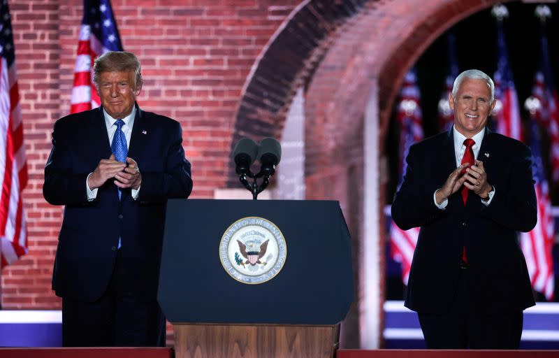 El vicepresidente de Estados Unidos, Mike Pence, junto a Donald Trump durante la la jornada de la convención republicana celebrada en Baltimore