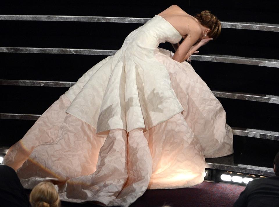 Jennifer Lawrence Falls After Winning Best Actress
