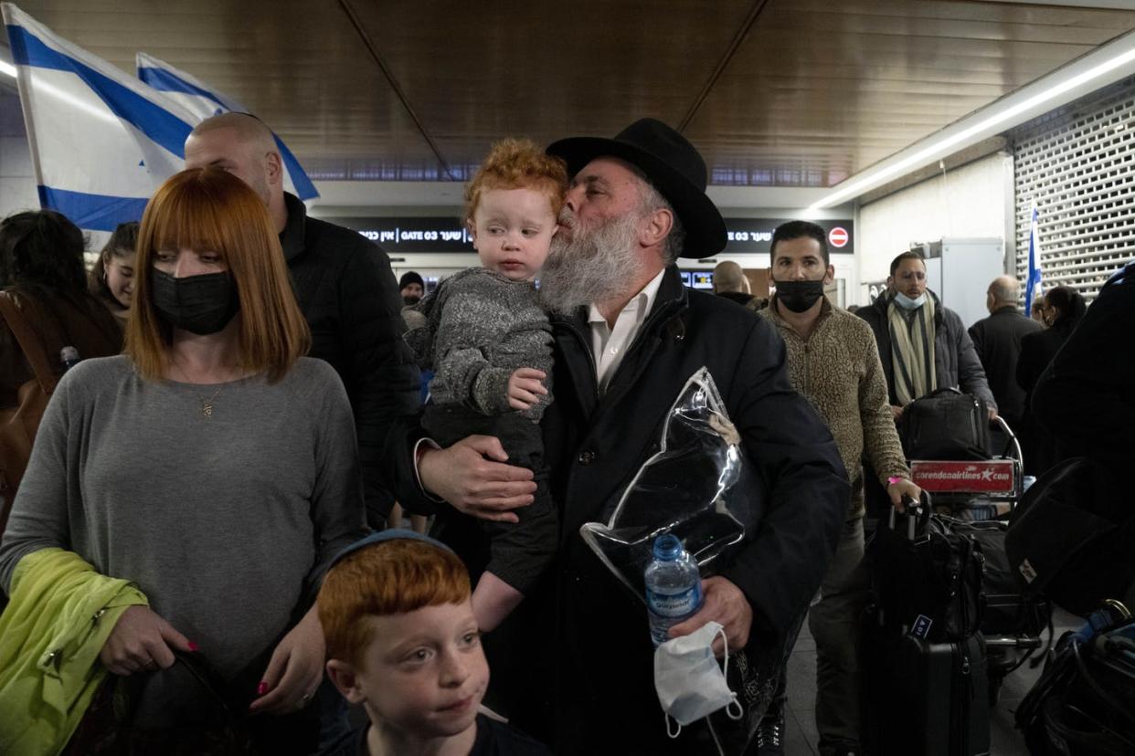 <span class="caption">Jonathan Markovitch, the chief rabbi of Kyiv, Ukraine, arrives with his grandchild at Ben Gurion Airport in Israel.</span> <span class="attribution"><a class="link " href="https://newsroom.ap.org/detail/IsraelRussiaUkraineWar/cff9c4b14ee146e8a5787fa875def98f/photo?Query=rabbi%20kyiv&mediaType=photo&sortBy=&dateRange=Anytime&totalCount=4&currentItemNo=3" rel="nofollow noopener" target="_blank" data-ylk="slk:AP Photo/Maya Alleruzzo;elm:context_link;itc:0;sec:content-canvas">AP Photo/Maya Alleruzzo</a></span>