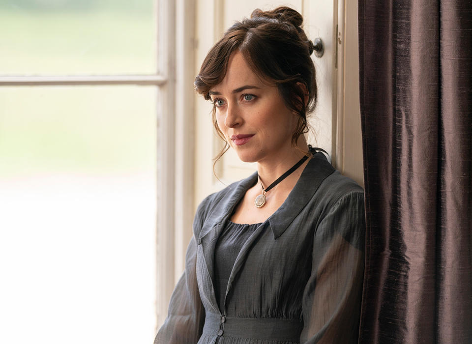 Dakota Johnson como Anne Elliot en 'Persuasión'. Photo Credit: Nick Wall/Netflix © 2021