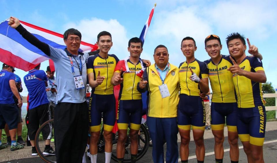 Thai cyclist Sarawut Sirironnachai (third from left) won three golds at the SEA Games 2019. (PHOTO: Facebook/Sarawut Sirironnachai)