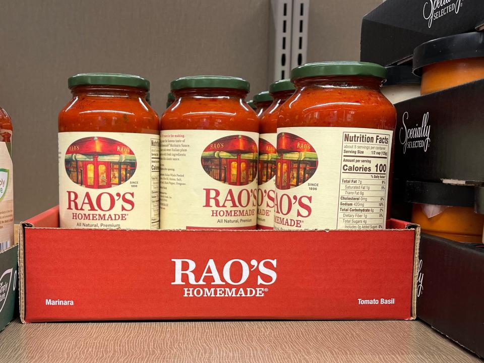 Jars of Rao's Homemade sauce on a shelf at Aldi.