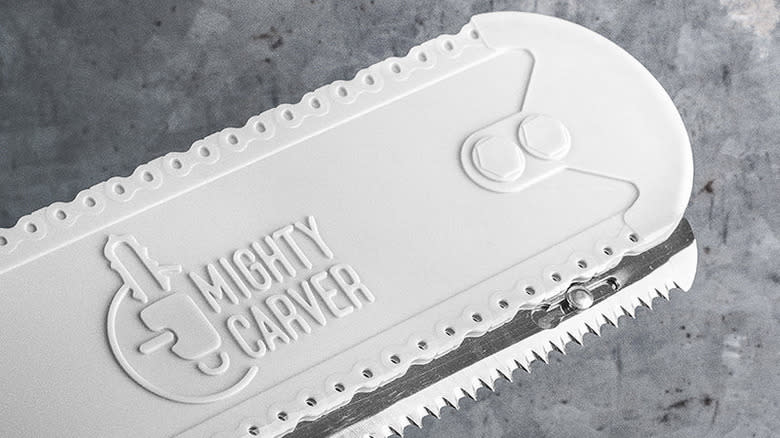 Close up of Mighty Carver blades