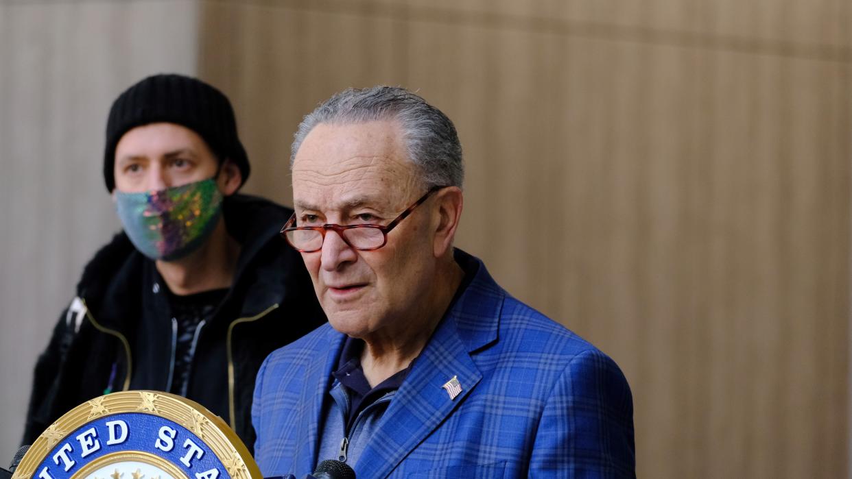 Senator Charles Schumer detail the timeline for the $1,400 checks to New Yorkers on March 8, 2021.