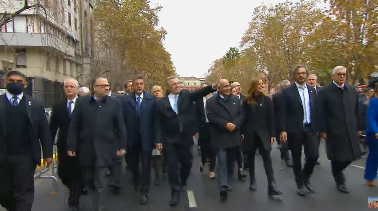 El Presidente camino a la Catedral