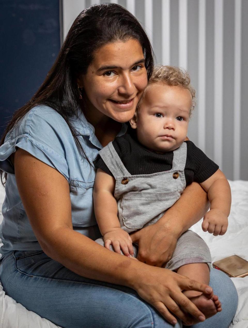 Kimberly Lanz, 35, takes her baby, Jake Azocar, to work with her so she can avoid paying $1,000 a month for daycare. Jose A. Iglesias/jiglesias@elnuevoherald.com