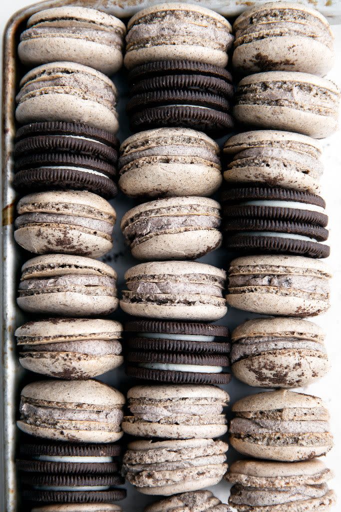 Cookies and Cream Macaron